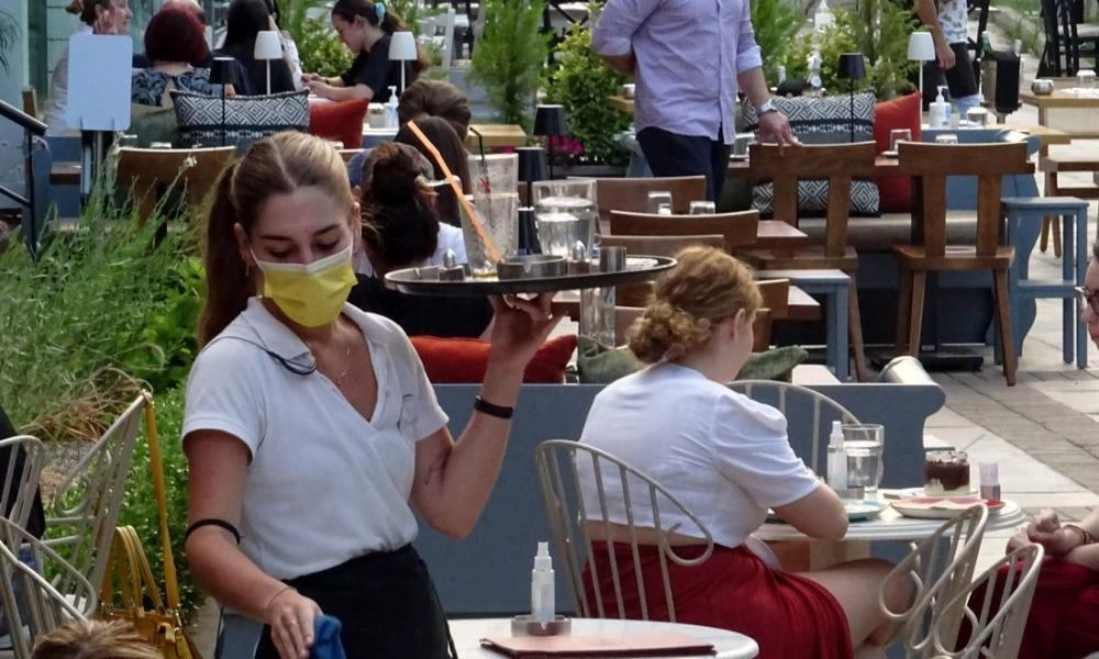 Εστίαση: Σύγχυση από τα μέτρα – Ζωντανεύει ο εφιάλτης των λουκέτω